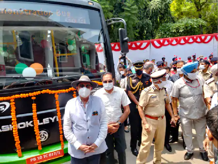 ट्रायल के रूप में इस बस में तत्कालीन प्रशासक राजभवन से पहुंचे थे सेक्टर-17 - फाइल फोटो