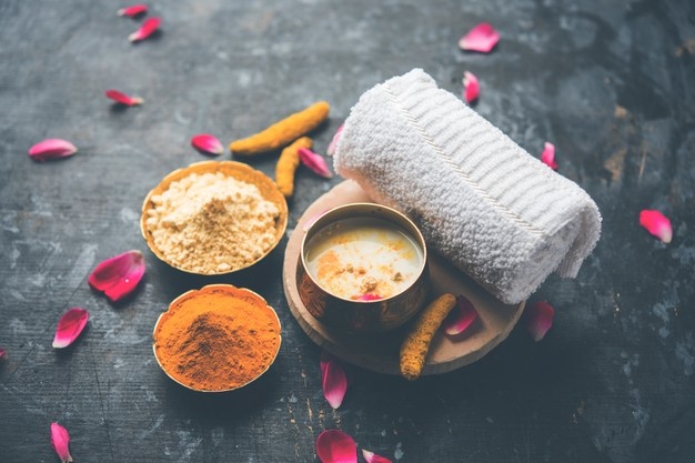 Mix curd, turmeric, honey and aloe vera in gram flour and get a natural glow