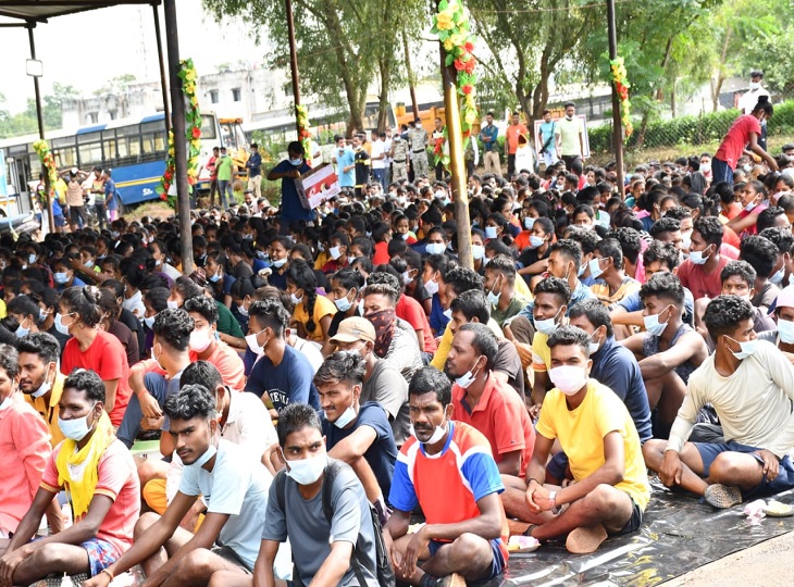 नक्सल प्रभावित इलाके के 500 युवा पुलिस कैंप में रहकर तो अन्य सभी घर से रोज जिला मुख्यालय आकर प्रशिक्षण लेंगे।