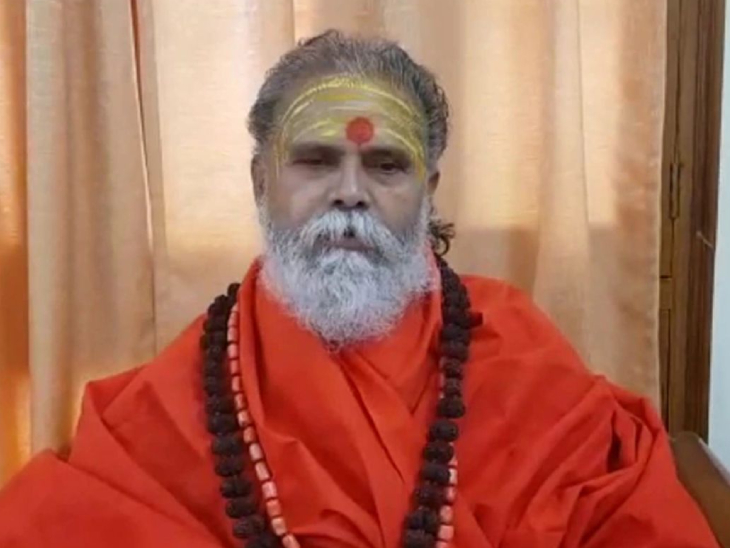 अखाड़ा परिषद के अध्यक्ष और मठ बाघम्बरी गद्दी के महंत नरेंद्र गिरि ने हाल ही में अपने कमरे में फांसी लगाकर आत्महत्या कर ली थी।