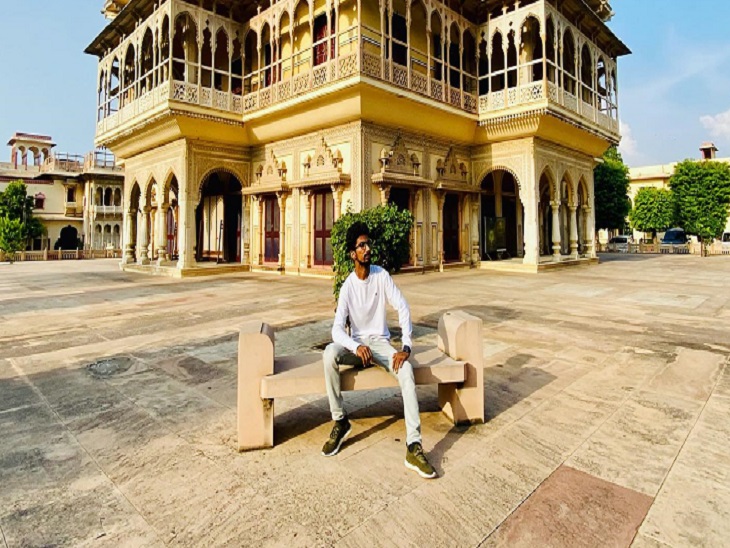 राजस्थान में श्याम ने मेलों में प्रस्तुति देकर अपनी शुरूआत की।