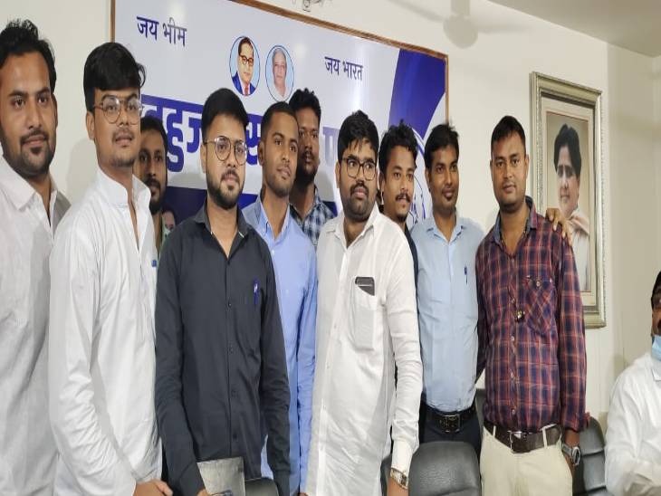 कार्यक्रम में शामिल युवा