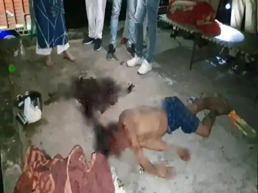 रॉड से वार करने के बाद बेसुध पड़ा प्रदीप