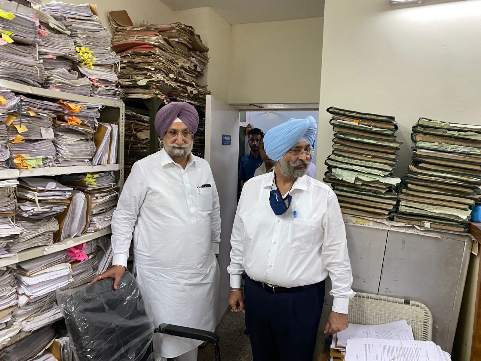 पुलिस हेडक्वार्टर में जांच करते हुए गृह मंत्री सुखजिंदर सिंह रंधावा एवं डीजीपी इकबालप्रीत सिंह सहोता