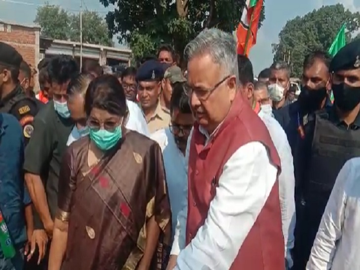 रमन सिंह ने कोसंबुड़ा में वनरोपण भी किया।