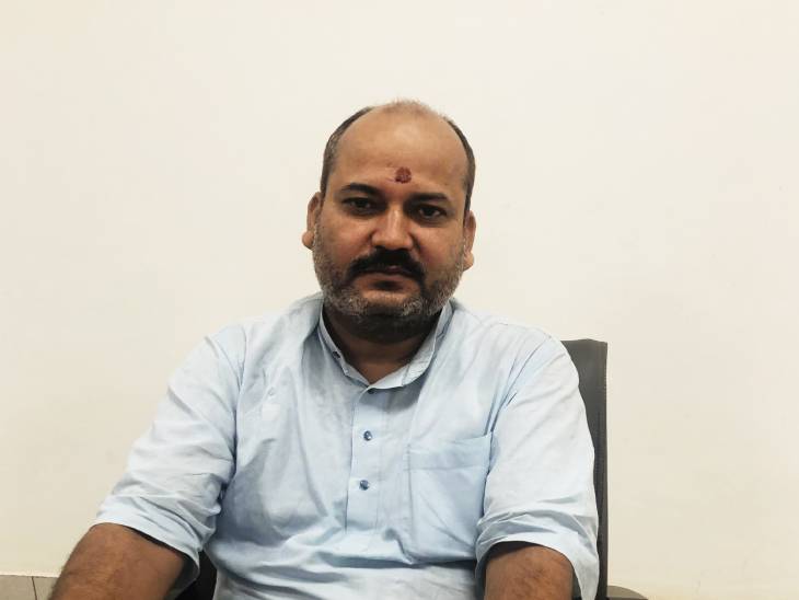 वैदिक विज्ञान केंद्र के समन्वयक उपेंद्र त्रिपाठी।