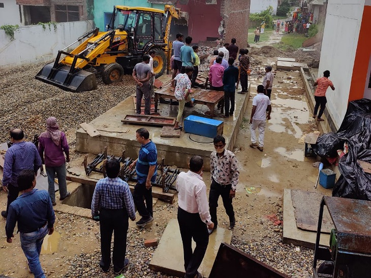 ढक्का में सीलिंग की जमीन पर बने मकानों को एमडीए उपाध्यक्ष ने तुड़वा दिया।
