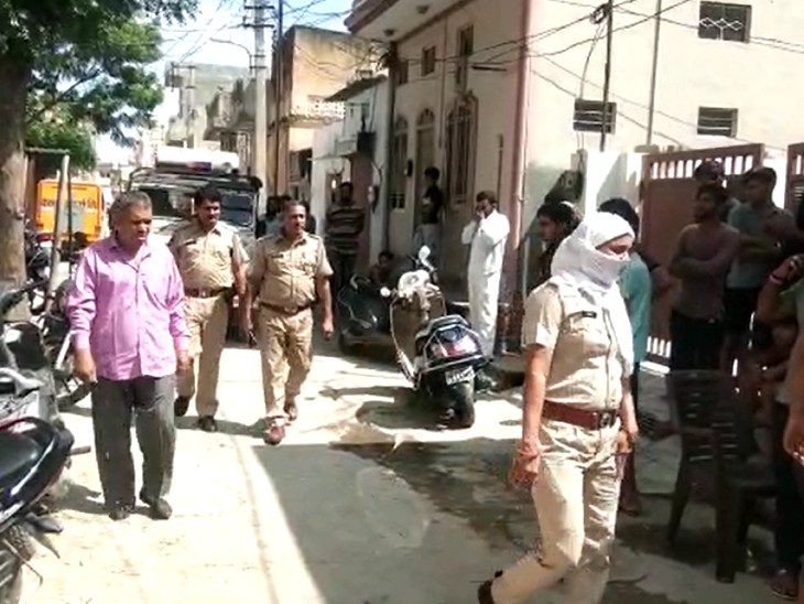मौके पर पहुंची पुलिस।