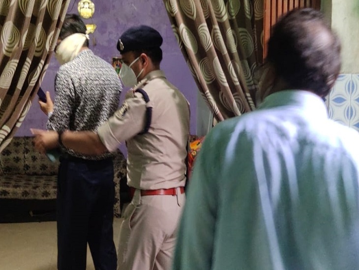 पुलिस ने जांच की।