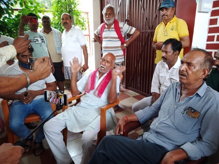 अमन के पिता रामकेश सिंह ने बेटे की हत्या की आशंका जताई है। उन्होंने कहा कि योजना के मुताबिक हत्या को आत्महत्या का रूप दिया जा रहा है.