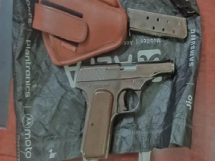 पुलिस टीम ने संतुलित और संतुलित बनाए रखा। वायरस के संक्रमण के मामले में दर्ज किया गया है।
