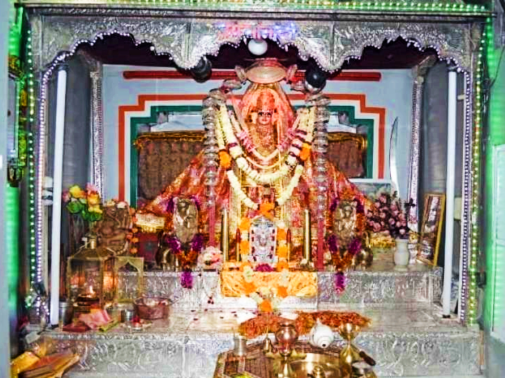 तनोट माता मंदिर में आज भी सैकड़ों डिफ्यूज बम रखे हुए हैं।