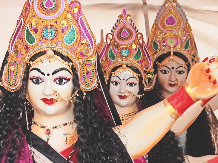 तैयार हुईं देवी प्रतिमाएं। - Dainik Bhaskar