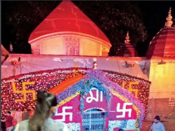 पौराणिक कथा है कि शिव सती के मृत शरीर को लेकर तीनों लोक में तांडव करने लगे तब विष्णु ने चक्र से सती के शव को काट दिया था। माता सती के योनि का भाग कामाख्या नामक स्थान पर गिरा था। - Dainik Bhaskar
