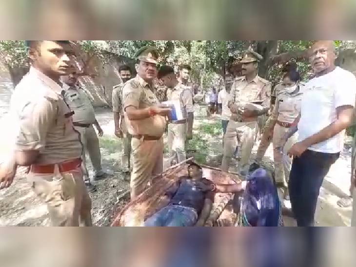 सूचना के बाद मौके पर पुलिस पहुंच गई है। - Dainik Bhaskar