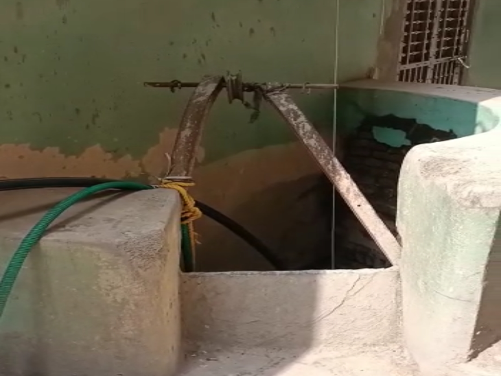 For not giving money for marriage, the mother was pushed to the well on the  pretext of a trick, before pushing, the son said - Close your eyes and say  Om Namah