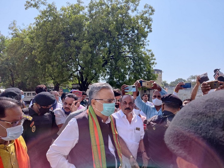 कवर्धा दंजी में रहने वाले लोगों को तैनात किया गया था। रमन सिंह।