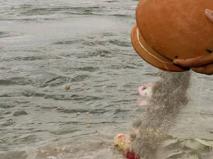 अस्थि विसर्जन की धार्मिक मान्यता तो है ही, इसके साथ वैज्ञानिक मान्यता भी है।