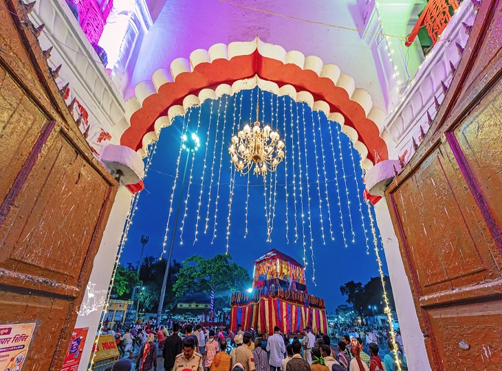 मां दांतेश्वरी मंदिर के पास रथ की तस्वीर। (फोटो-अंजार नबी)