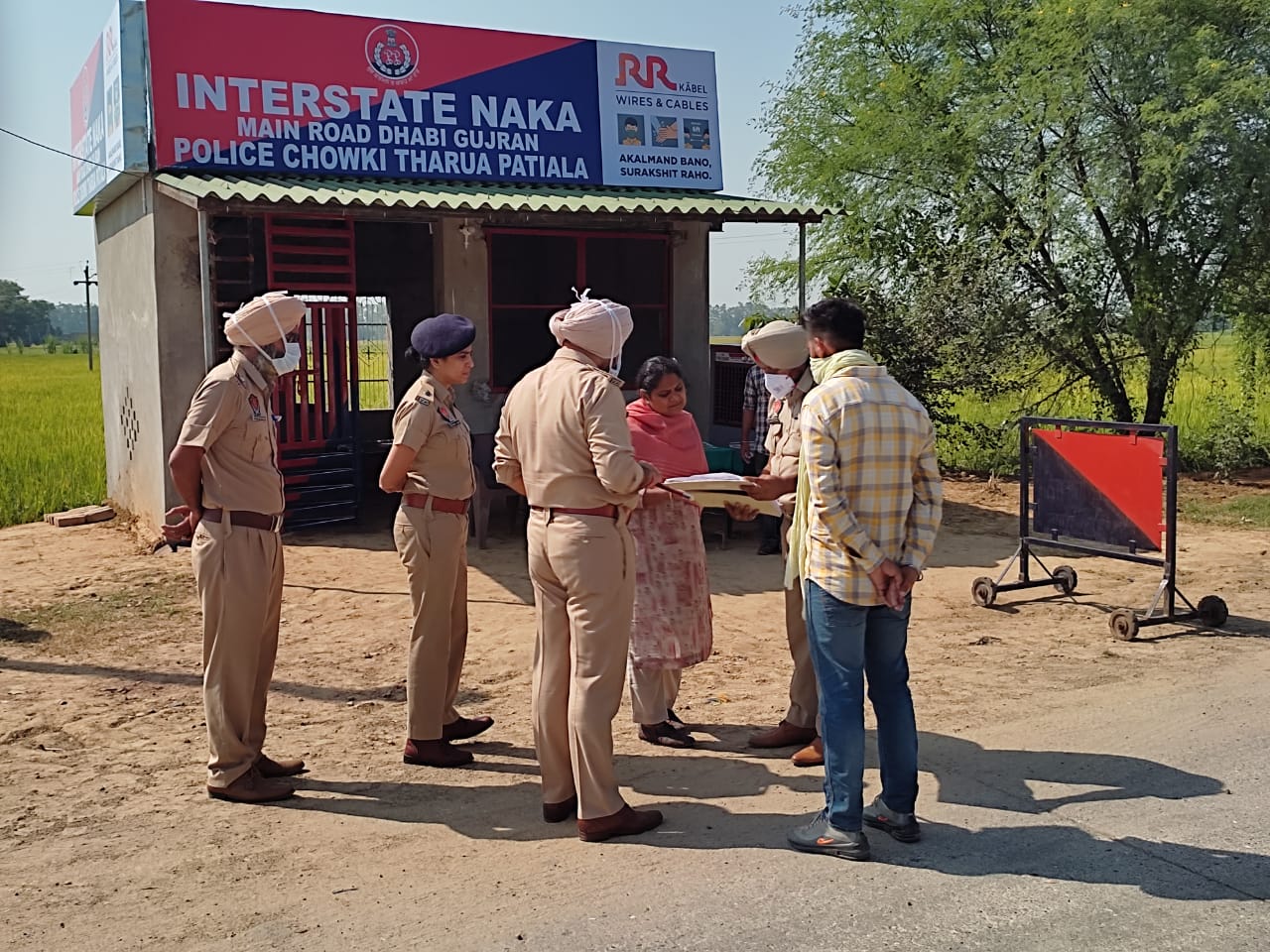 पूरे पंजाब के बार्डरों पर कुल 92 नाके लगाए गए हैं।