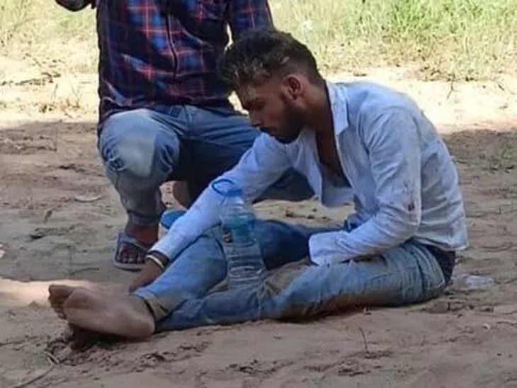 आरोपी रुक-रुककर गौरव पर हमला कर रहे थे। उसे एक होटल के पीछे भी ले जाकर पीटा गया था।