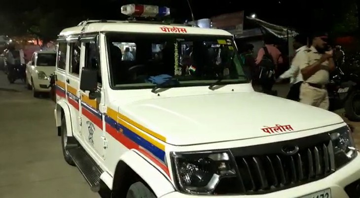 वारदात मंगलवार देर शाम को हुई है और आरोपी पीड़िता कि हत्या के बाद मौके से फरार हो गए थे।
