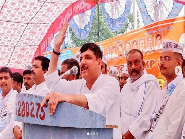 जनसभा को संबोधित करते हुए आप पार्टी के सांसद व यूपी प्रभारी संजय सिंह