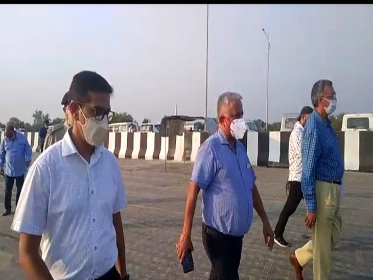 आजमगढ़ जिले में पूर्वांचल एक्सप्रेस वे की समीक्षा करने पहुंचे ACS अवनीश अवस्थी।