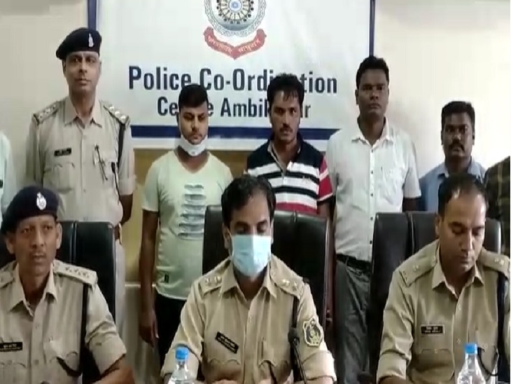 पुलिस ने इन दो आरोपियो के अलावा एक महिला को भी गिरफ्तार किया है। - Dainik Bhaskar
