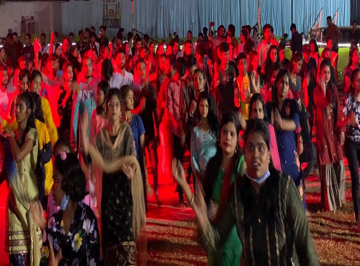 अष्टमी को रही सबसे ज्यादा भीड़।