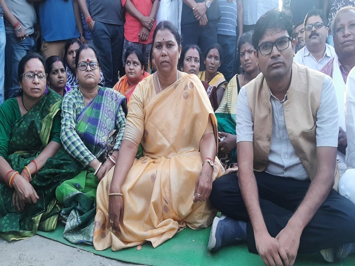 बीजेपी सांसद गोमती साय और बीजेपी नेता ओपी चौधरी भी चक्काजाम में शामिल हुए।