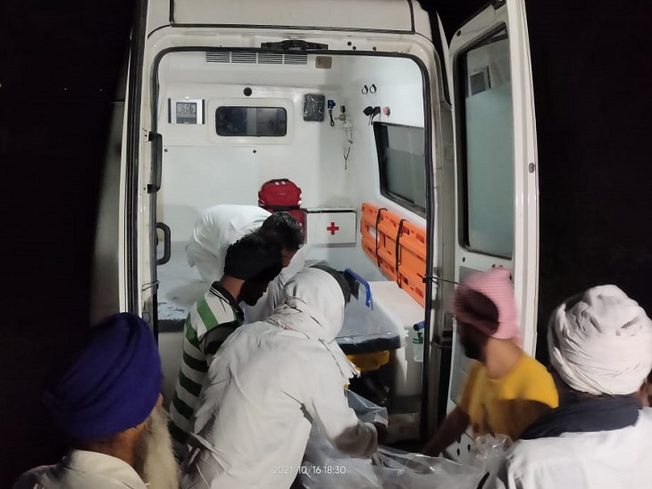 एंबुलेंस से सीधे श्मशान घाट पर ही उतारा गया लखबीर का शव।