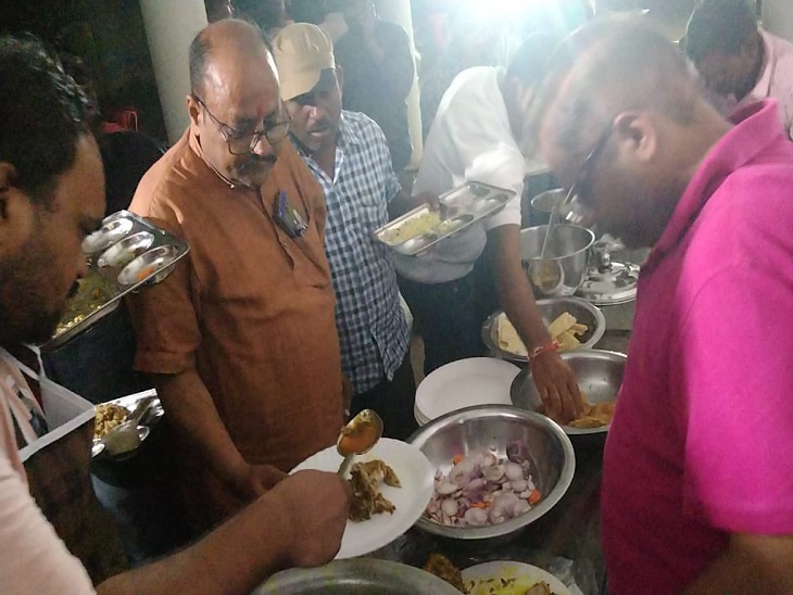 अमेठी जोगी में अलग-अलग सोशल मीडिया पर साझा किया जाता है।