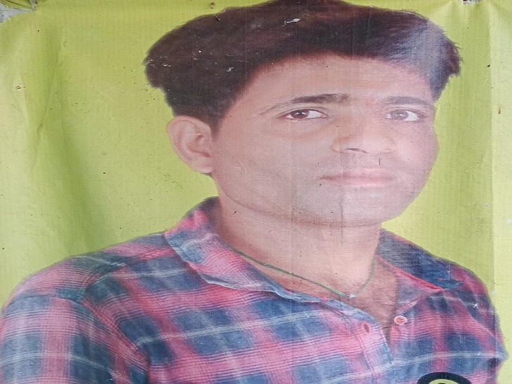 राजू वर्मा मुंगेली में जूते-चप्पल की दुकान चलाता था। - Dainik Bhaskar