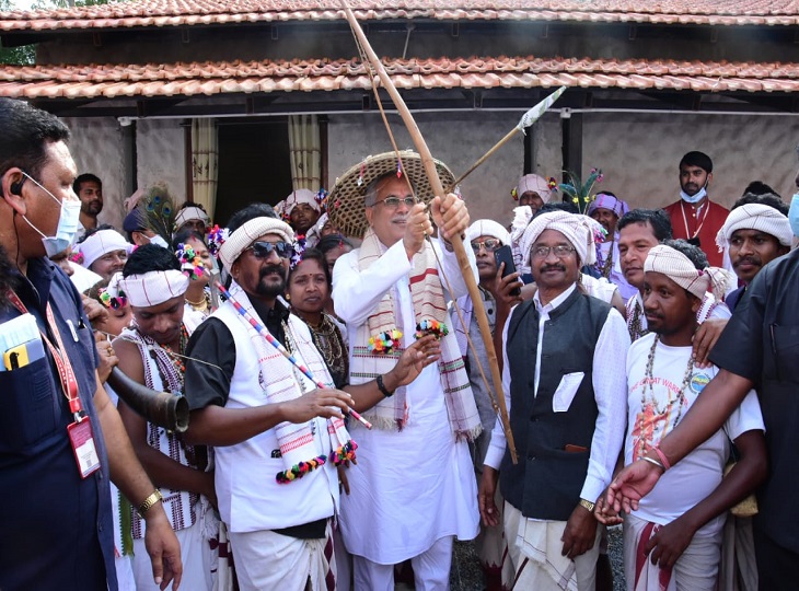 सीएम ने तीर-धनुष पर भी अपनी बैटरी ए।
