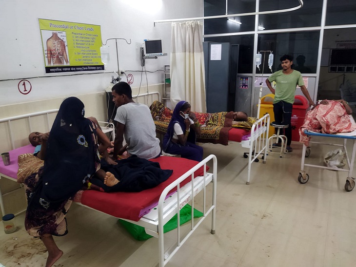 रतनपुर के सामुदायिक स्वास्थ्य केंद्र में भर्ती मरीज। - Dainik Bhaskar