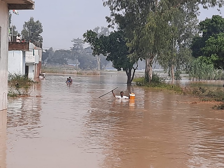 बाढ़ की तस्वीरें।