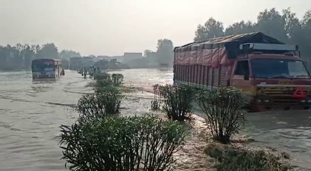 बाढ़ की तस्वीरें।