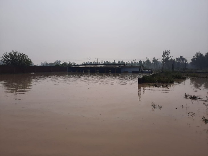 बाढ़ की तस्वीरें।