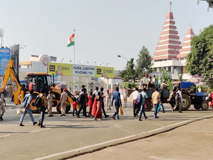 महावीर मंदिर के पास ट्रैफिक डायवर्जन के कारण लोगों को दिक्कतें हुईं।