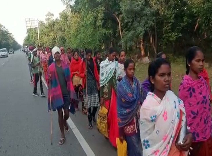 रविवार को धमतरी पहुंचे हैं ग्रामीण।