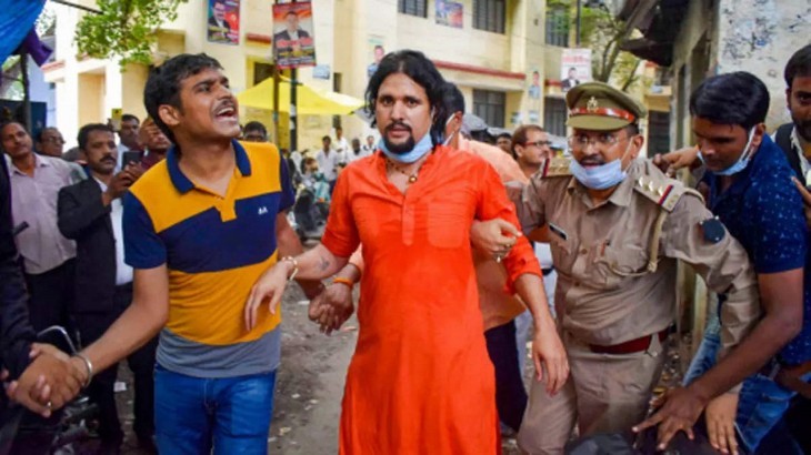 पुलिस ने आनंद गिरि को आरोपी बनाया है।