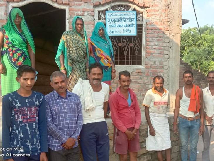 अपना दर्द सुनाते हुए बीड़ी मजदूर।