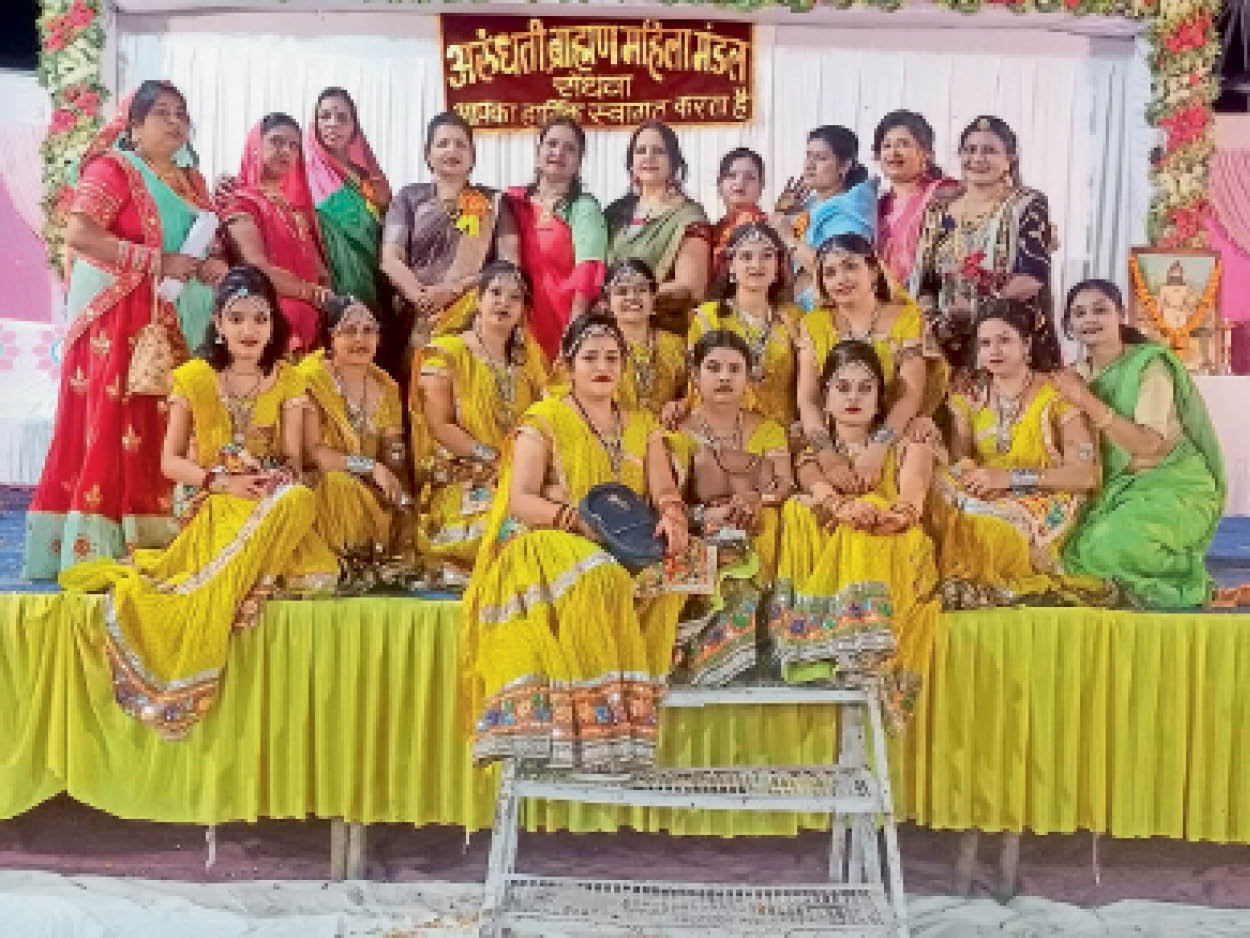 पौराणिक पात्रों पर आधारित नृत्य और फैन्सी ड्रेस प्रतियोगिता हुई Dance