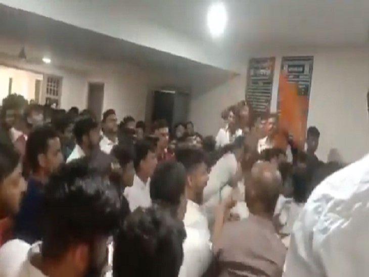 मौसम के दौरान भी झूमाझटकी में रहते थे।