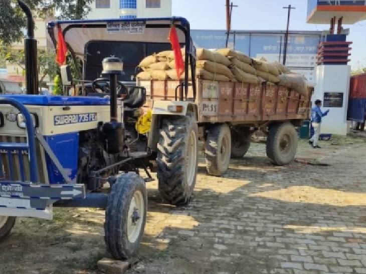 अनाज लोड कर जा रहा था किशोर, ट्रैक्टरट्रॉली से गिरकर हुई मौत; ड्राइवर