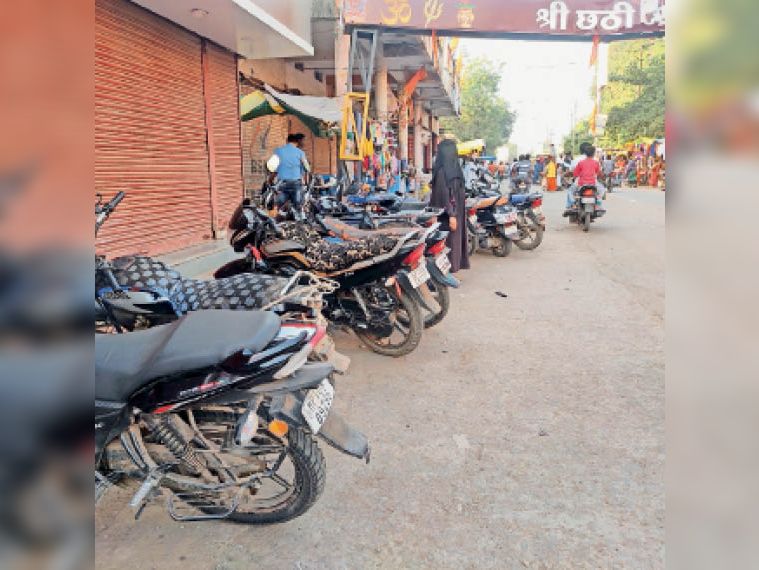 Three and four wheelers banned on three routes in the market तैयारी