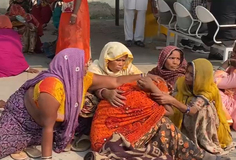 मौत के बाद विलाप करते हुए पत्नी। (फाइल फोटो)