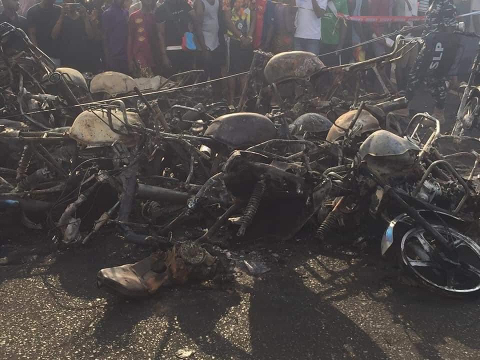 ब्लास्ट के बाद कई दोपहिया वाहन भी जलकर पूरी तरह खाक हो गए। हालांकि नुकसान का आंकड़ा अभी तक सामने नहीं आया है।