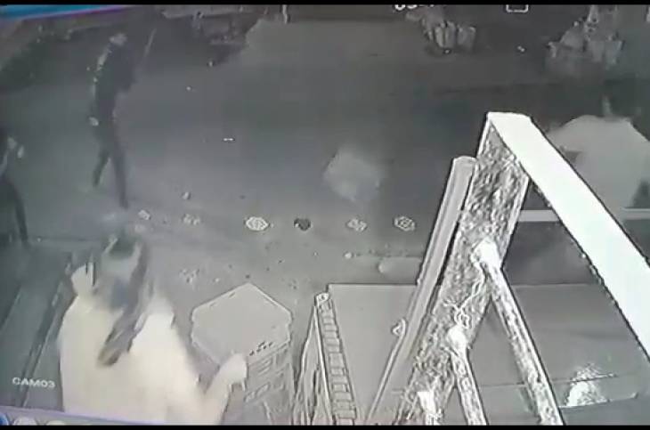 Ujjain News: शराब के पैसे न देने पर युवक पर तलवार से हमला, आरोपियों की तलाश में जुटी पुलिस